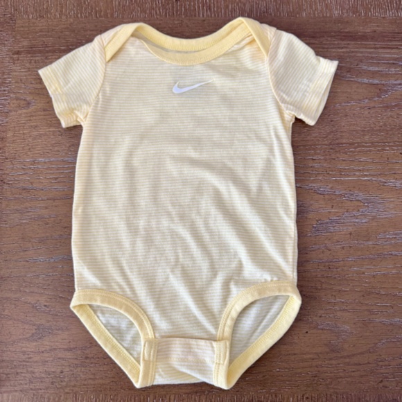 Nike Onesie Shorts Set 6 months - Picture 4 of 8